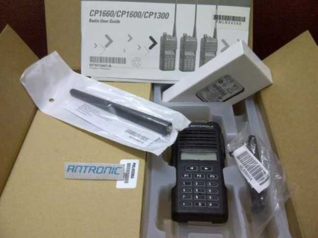 Một bộ sản phẩm máy bộ đàm Motorola CP1660